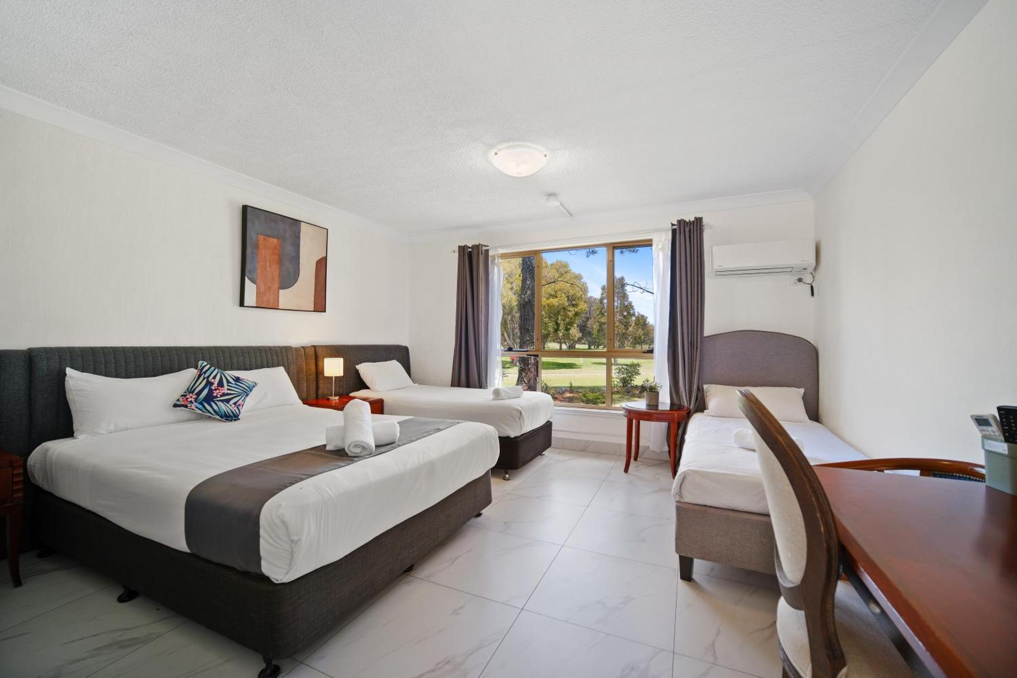 Golf Place Inn Wollongong Primbee Bagian luar foto