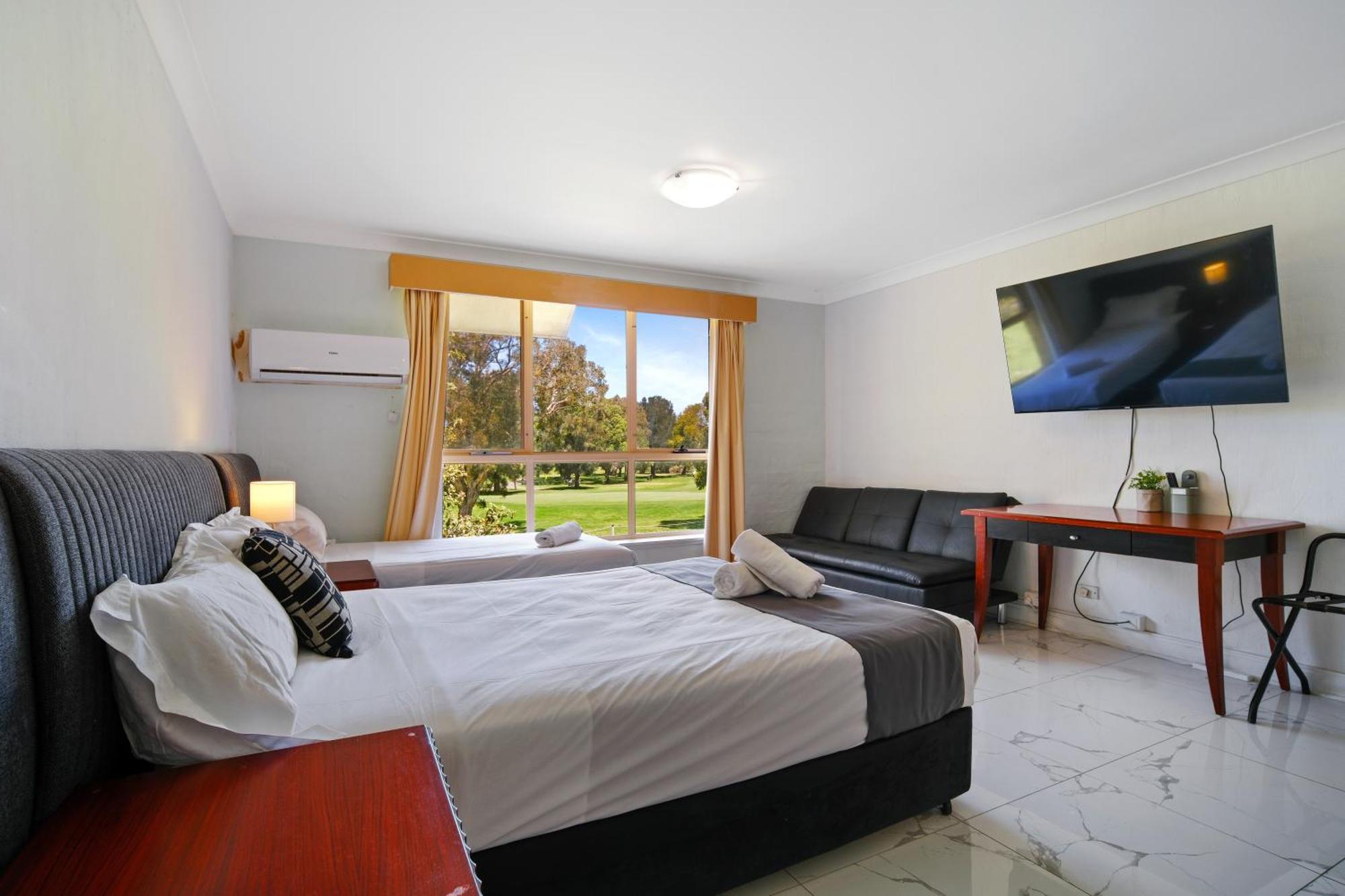 Golf Place Inn Wollongong Primbee Bagian luar foto