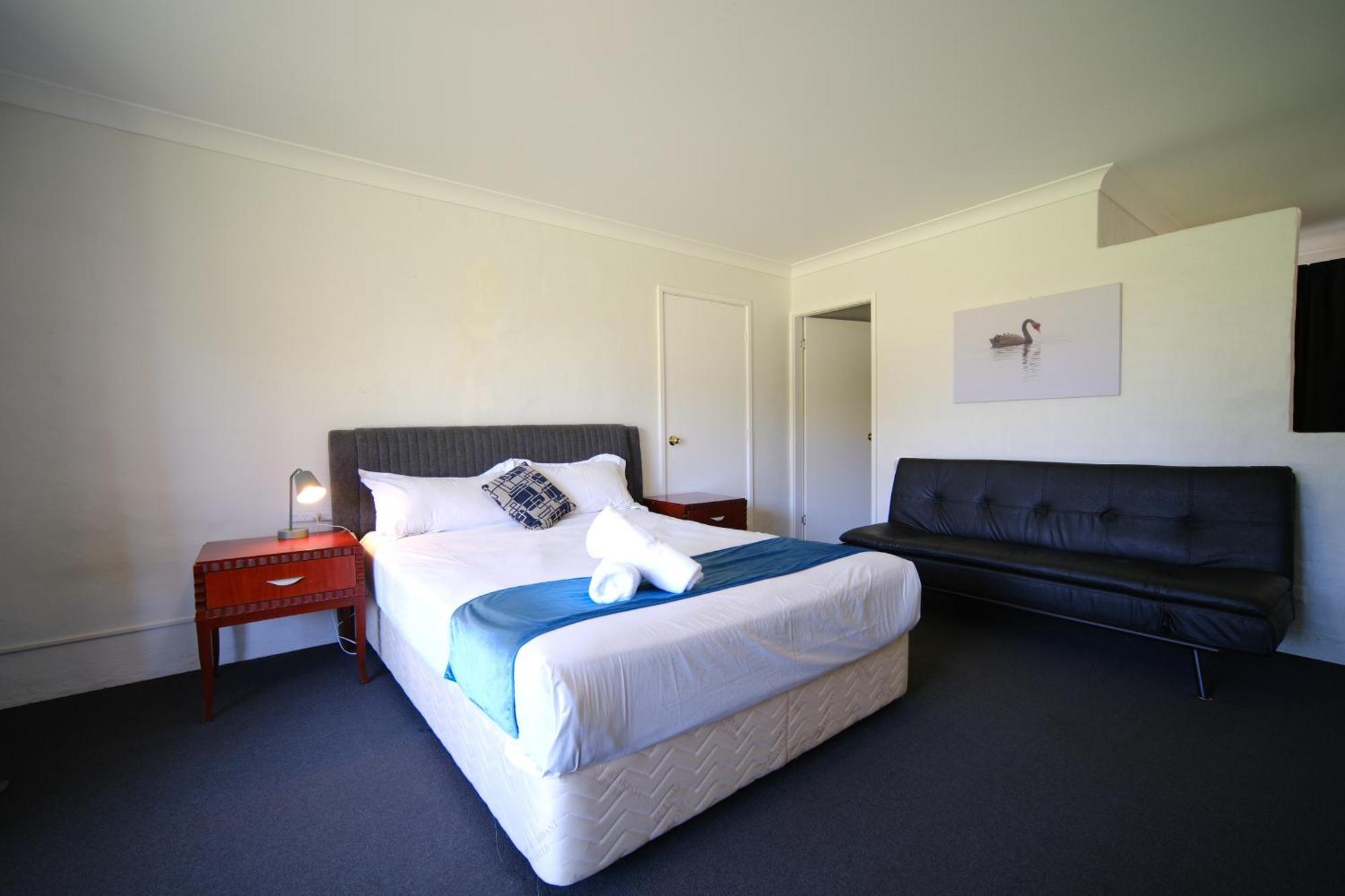 Golf Place Inn Wollongong Primbee Bagian luar foto