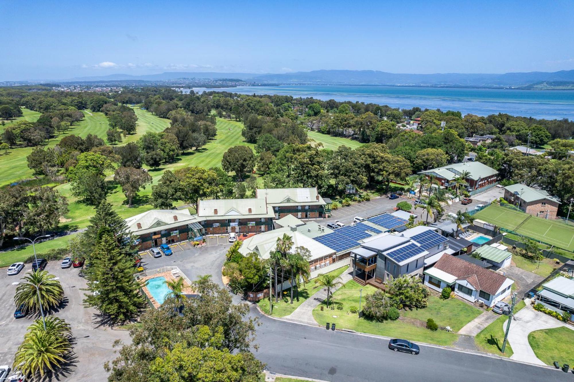 Golf Place Inn Wollongong Primbee Bagian luar foto