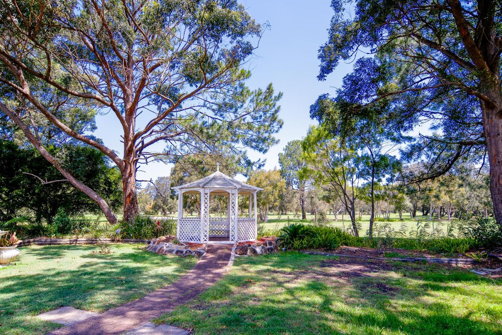 Golf Place Inn Wollongong Primbee Bagian luar foto