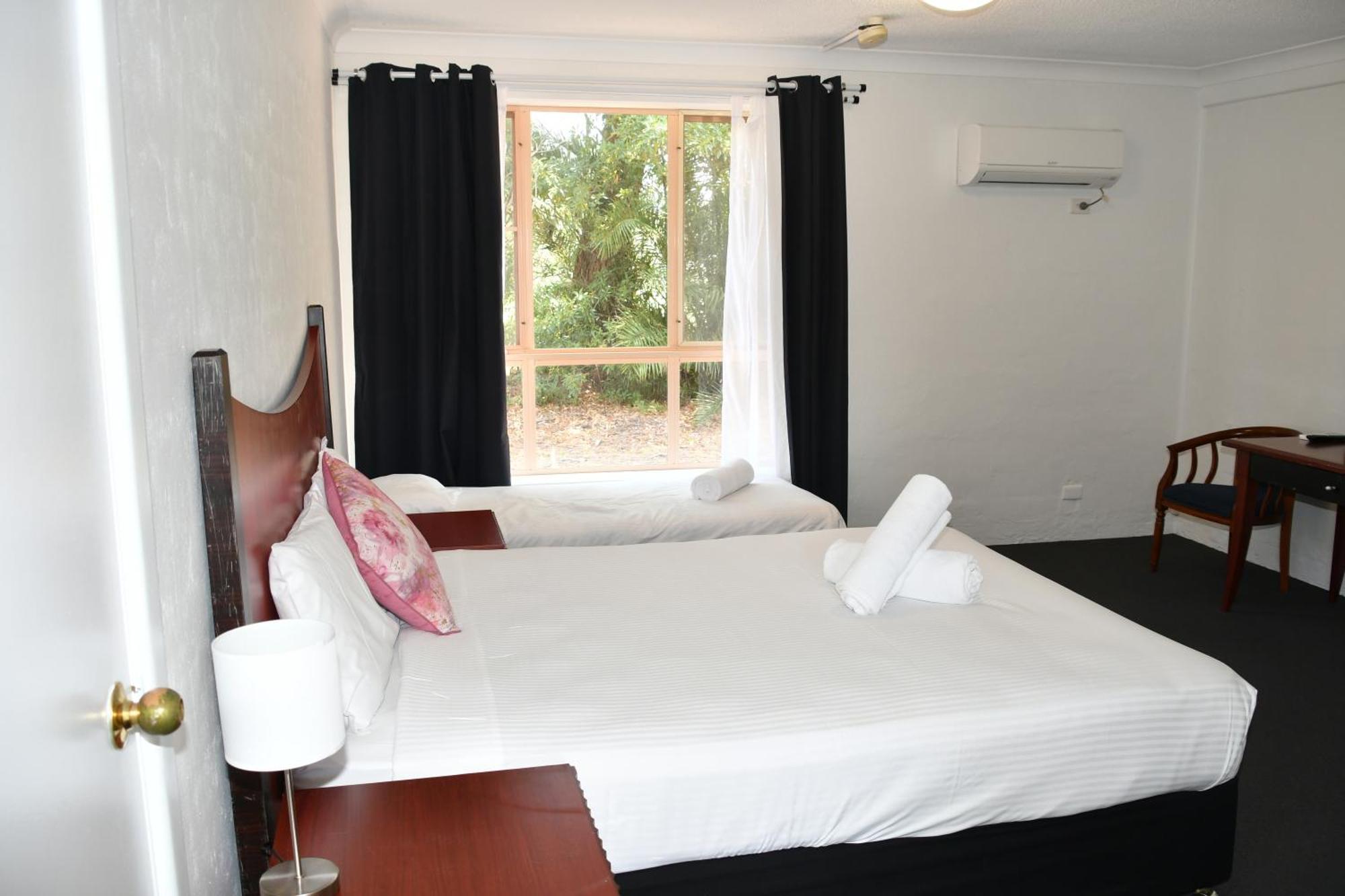 Golf Place Inn Wollongong Primbee Bagian luar foto